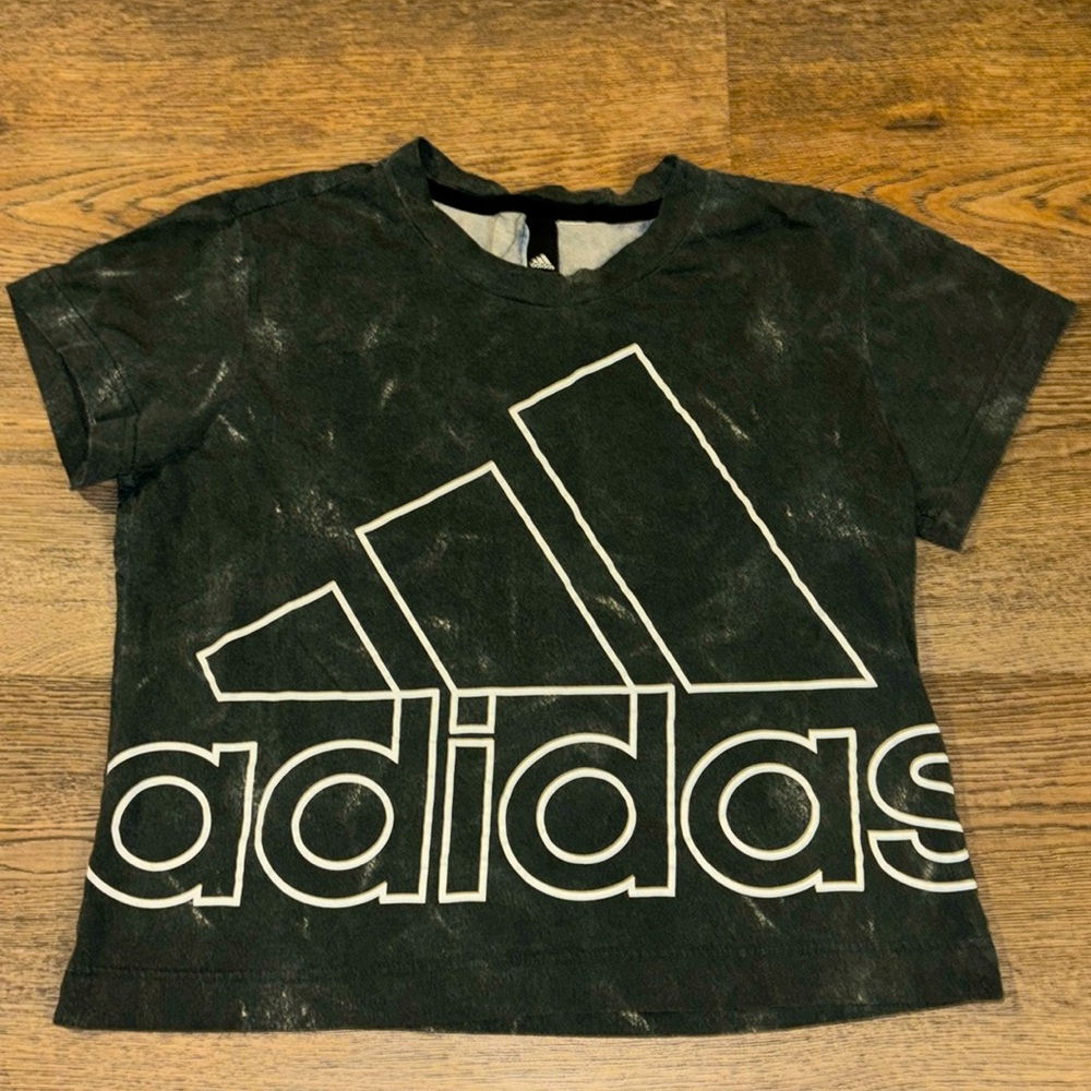 Adidas cropped shirt size S